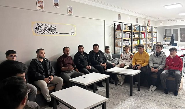 Bayburt'ta gençler Aliya İzzetbegoviç'i andı