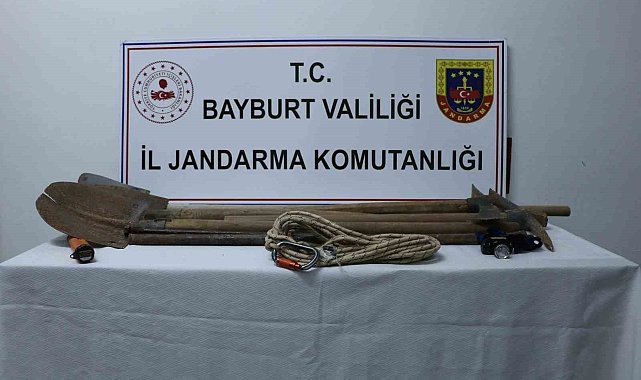 Bayburt'ta izinsiz kazı yapan 6 şüpheli suçüstü yakalandı