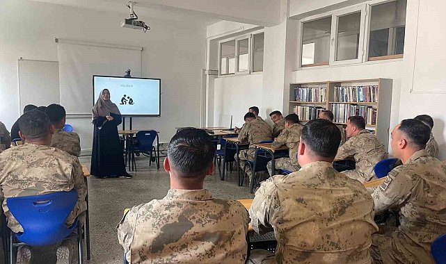 Bayburt'ta jandarma personeline psikolojik ilk yardım anlatıldı