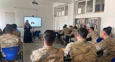 Bayburt'ta jandarma personeline psikolojik ilk yardım anlatıldı