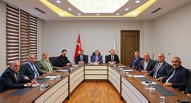 Bayburt'ta kamu yatırımları ve köylerin ihtiyaçları toplantıda görüşüldü