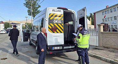 Bayburt'ta öğrenci servisleri denetlendi
