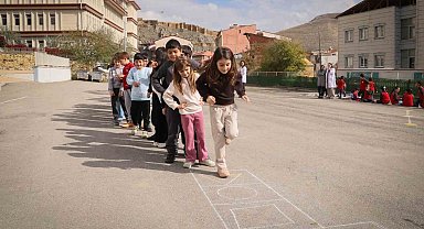 Bayburt'ta öğrenciler oyunla öğreniyor