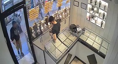 Bayrampaşa'da kuyumcuda bir garip soygun girişimi: Kuyumcuyu soyacaktı, tuzağa düştü, poşete imitasyon altın konuldu