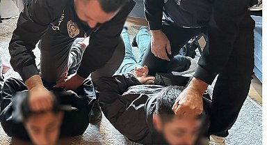 Bayrampaşa'da otomobilin önünü kesip araçtaki 7 kilogram altın ve yüklü miktardaki parayı çaldılar