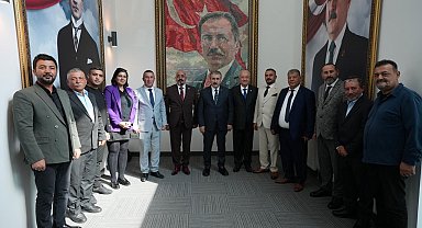 BBP lideri Destici 12 İmamlar Alevi-Bektaşi Öğreti Derneği heyetini kabul etti