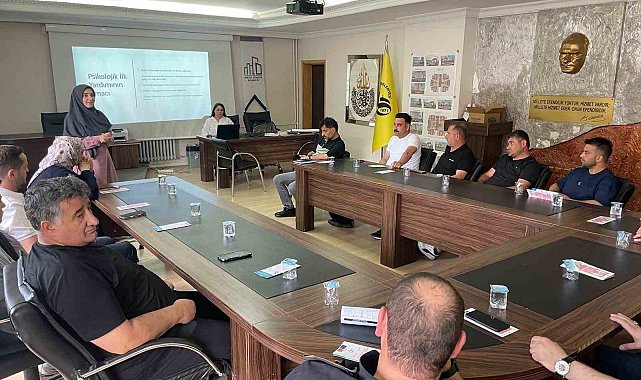 Belediye personeline psikolojik ilk yardım eğitimi verildi