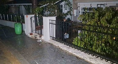 Beykoz'da evlerin giriş katını su bastı: Vatandaşlar kovalarla suyu tahliye etmeye çalıştı