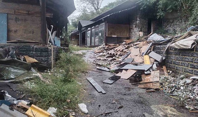 Beykoz'da riskli alan ilan edilen ve boşaltılan dükkanın sahibinden müteahhit firmaya tepki