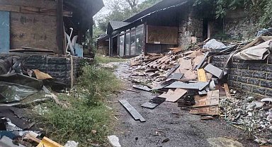 Beykoz'da riskli alan ilan edilen ve boşaltılan dükkanın sahibinden müteahhit firmaya tepki