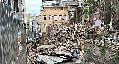 Beyoğlu'nda yerle bir olan bina havadan görüntülendi