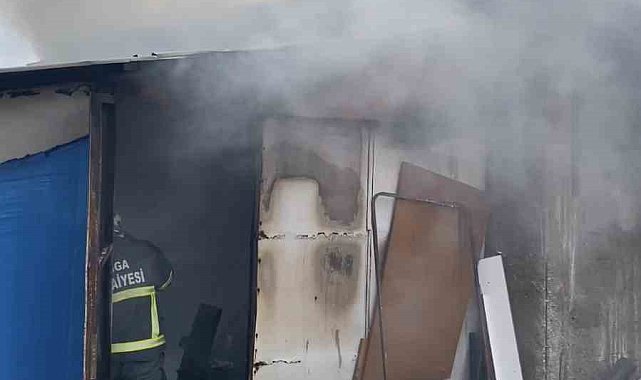 Biga'da sanayi sitesindeki marangoz atölyesinde çıkan yangın korkuttu