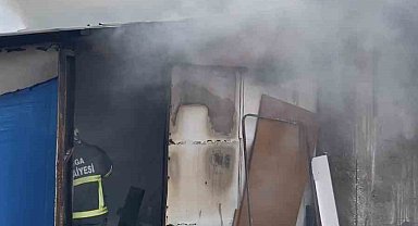 Biga'da sanayi sitesindeki marangoz atölyesinde çıkan yangın korkuttu