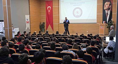 Bilecik'te 120 öğrenciye güvenli internet ve akran zorbalığı eğitimi