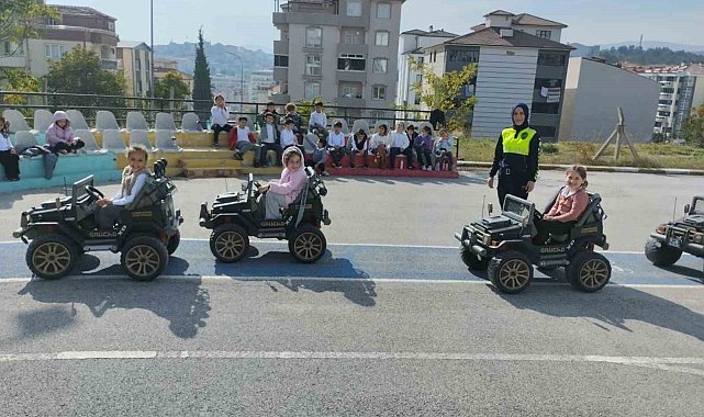 Bilecik'te 23 öğrenciye uygulamalı trafik eğitimi