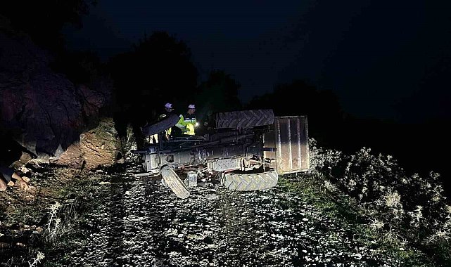 Bilecik'te devrilen traktörün altında kalan sürücü hayatını kaybetti