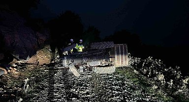 Bilecik'te devrilen traktörün altında kalan sürücü hayatını kaybetti