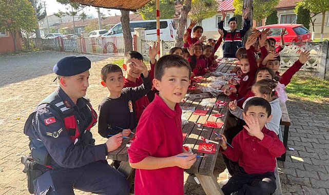 Bilecik'te jandarma öğrencilerle bir araya geldi
