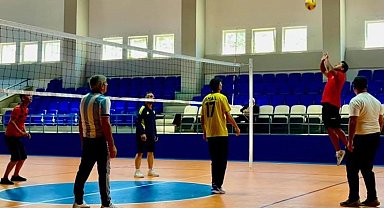 Bilecik'te kurumlar voleybol maçında buluştu