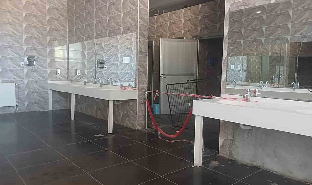Bilecik'te mola veren şehirlerarası otobüs yolcuları tuvalet rezaleti yaşıyor