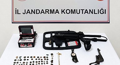 Bilecik'te tarihi eser operasyonu: 51 sikke ele geçirildi