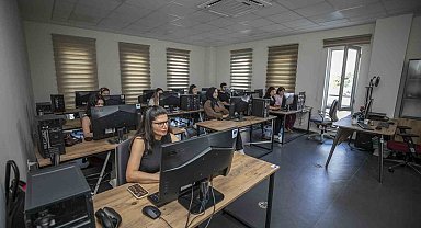 Bilgisayar eğitimiyle istihdama hazırlanıyorlar