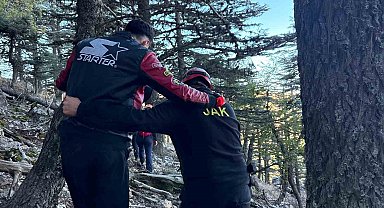 Bin 835 rakımlı zirvede mahsur kalan birisi yaralı 2 kişi 14 saatlik operasyonla kurtarıldı