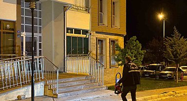 Binanın önündeki bıçaklı kavga 'hesap' yüzünden çıkmış
