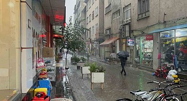 Bingöl'de beklenen sağanak başladı