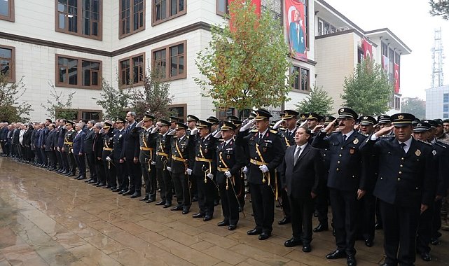 Bingöl'de Cumhuriyet Bayramı kutlamaları çelenk sunumuyla başladı
