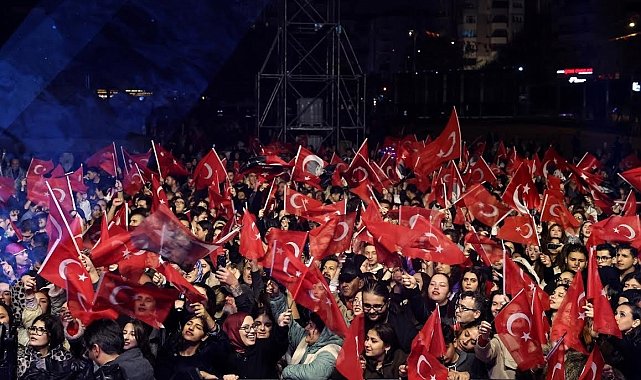 Binlerce Nilüferli Cumhuriyet'in 103'üncü yılında tek yürek oldu