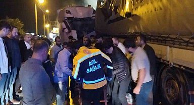 Bitlis'te iki tır kafa kafaya çarpıştı: 2 yaralı