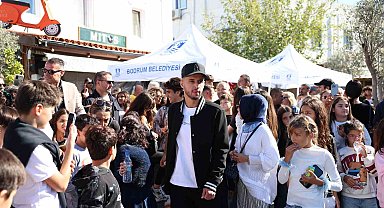 Bodrum FK ve 'Daha 17' oyuncularına sevgi seli