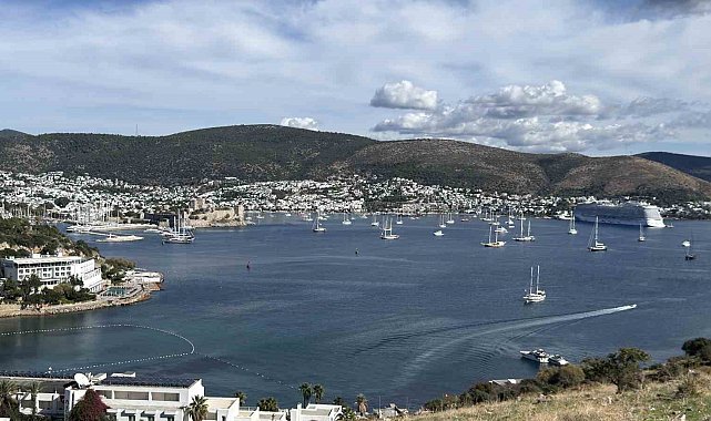 Bodrum'da güneşi gören denize koştu