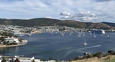 Bodrum'da güneşi gören denize koştu
