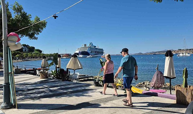 Bodrum'da iki gemiyle 2 bin 888 yolcu geldi