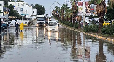 Bodrum'da yol göle döndü