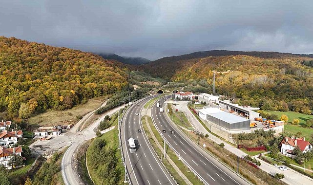 Bolu Dağı Tüneli geçişinde sonbahar güzelliği yaşanıyor