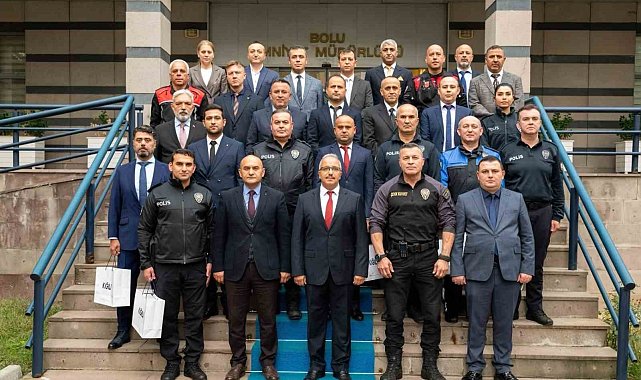 Bolu'da başarılı emniyet personeli ödüllendirildi