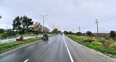 Bolu'da D-100'de ters şeritten ilerleyen traktör kazaya davetiye çıkarttı