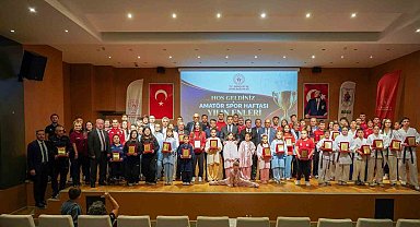 Bolu'da yılın en başarılı sporcuları ödüllendirildi