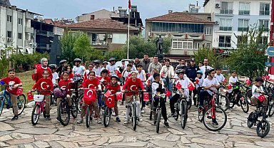 Bozdoğan'da çocuklar 'Cumhuriyet' için pedalladı