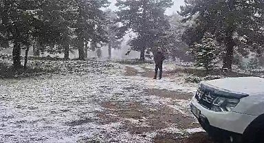 Bozüyük'e mevsimin ilk karı düştü