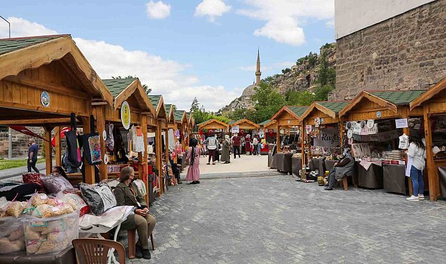 Bu Pazar maharetli eller var