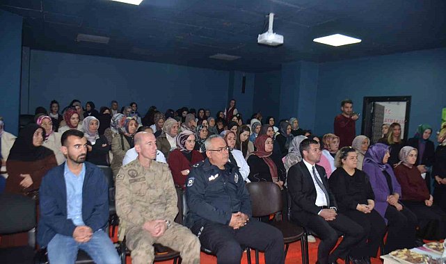 Bulanık'ta madde bağımlılığıyla mücadele semineri düzenlendi