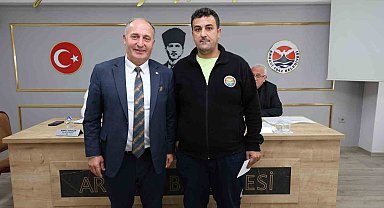 Bulduğu altını sahibine teslim eden belediye çalışanına ödül