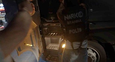 Bulgaristan'dan gelen tırda 84 kilo 700 gram skunk maddesi ele geçirildi, nefes kesen operasyon kameraya yansıdı