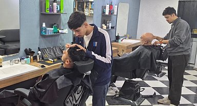 Bunu da gördük! Askıda tıraş dönemi başladı