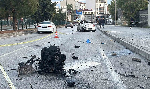 Burdur'da feci kaza: Otomobilin motoru yerinden koptu, sürücüsü ağır yaralandı
