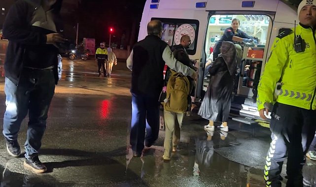 Burdur'da öğrenci servisi ile otomobil çarpıştı: 12 öğrenci hafif yaralı